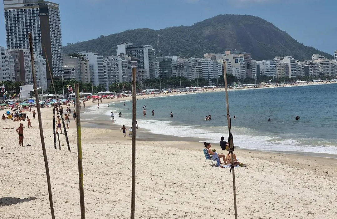 1 Quarto c vista livre e banheiro privativo e perto das PRAIAS IPANEMA LEBLON ARPOADOR COPACABANA e do CRISTO REDENTOR do BONDINHO PÃO AÇUCAR ETC Chegando mais cedo que o Check-in do meio-dia, deixe suas malas, idem no Check-out das 10h manhã-1