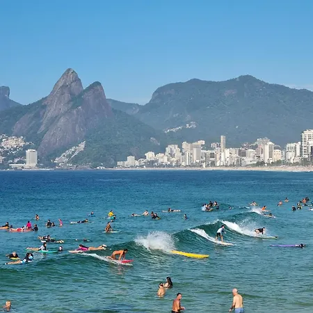 1 Quarto c vista livre e banheiro privativo e perto das PRAIAS IPANEMA LEBLON ARPOADOR COPACABANA e do CRISTO REDENTOR do BONDINHO PÃO AÇUCAR ETC Chegando mais cedo que o Check-in do meio-dia, deixe suas malas, idem no Check-out das 10h manhã-3