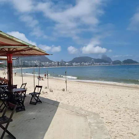 1 Quarto c vista livre e banheiro privativo e perto das PRAIAS IPANEMA LEBLON ARPOADOR COPACABANA e do CRISTO REDENTOR do BONDINHO PÃO AÇUCAR ETC Chegando mais cedo que o Check-in do meio-dia, deixe suas malas, idem no Check-out das 10h manhã-2